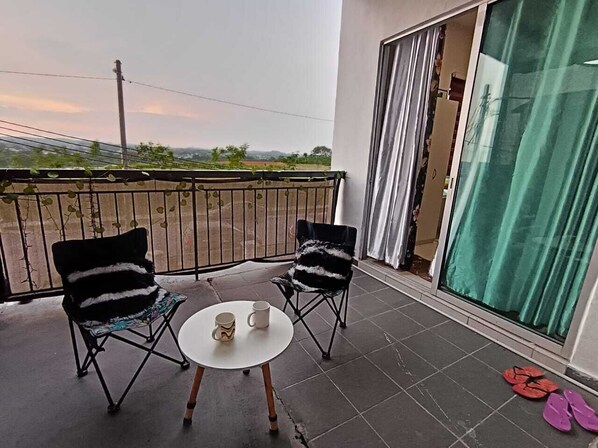 Terrace/patio - Fun Park Master King bedroom(Balcony+Private Garden+WiFi+Parking+KitchenLaundry) (Rawang)