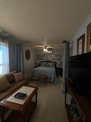 1 bedroom, desk, free WiFi, bed sheets
