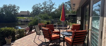 WATERFRONT WARM MINERAL SPRINGS GETAWAY