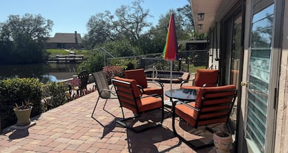 WATERFRONT WARM MINERAL SPRINGS GETAWAY