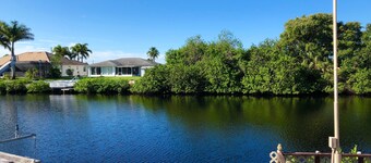 WATERFRONT WARM MINERAL SPRINGS GETAWAY