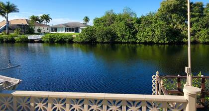WATERFRONT WARM MINERAL SPRINGS GETAWAY