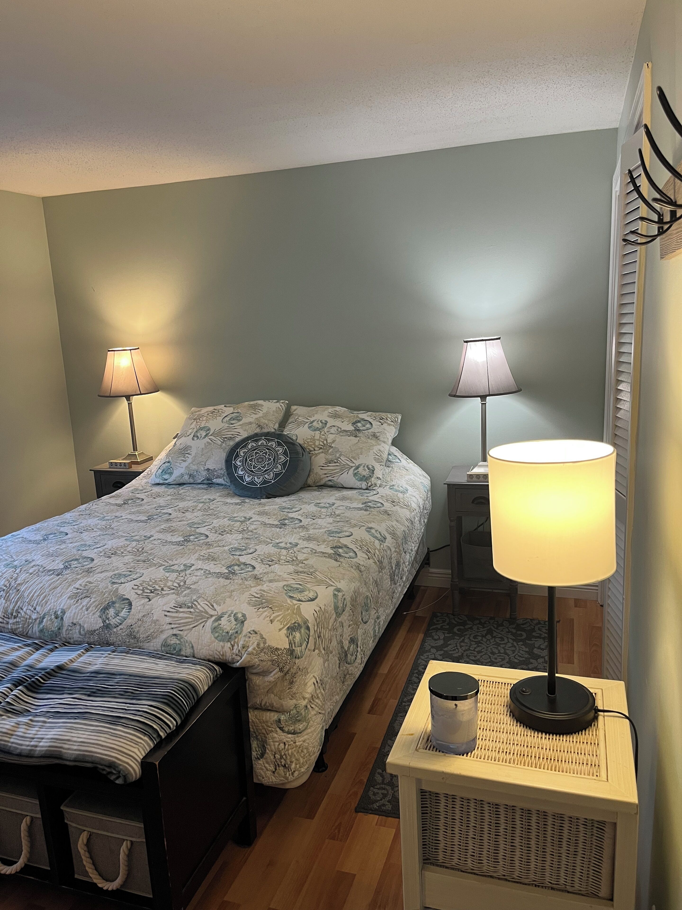 3 slaapkamers, een strijkplank/strijkijzer, wifi, beddengoed