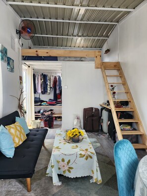 Smart TV - Cozy loft "The Nest" nested on a second Floor roof (Terre-Rouge)