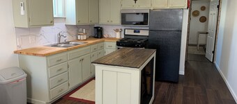 Bison Hall 5, No cleaning fee, Near Harding