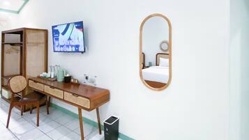 Family Quadruple Room | Desk, free WiFi