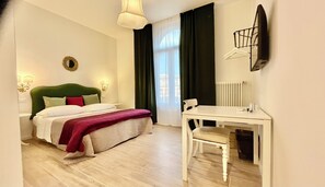 Single Room | Desk, laptop workspace, blackout drapes, iron/ironing board