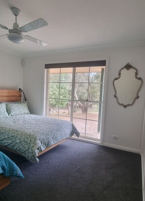 2 chambres, fer et planche à repasser, literie fournie