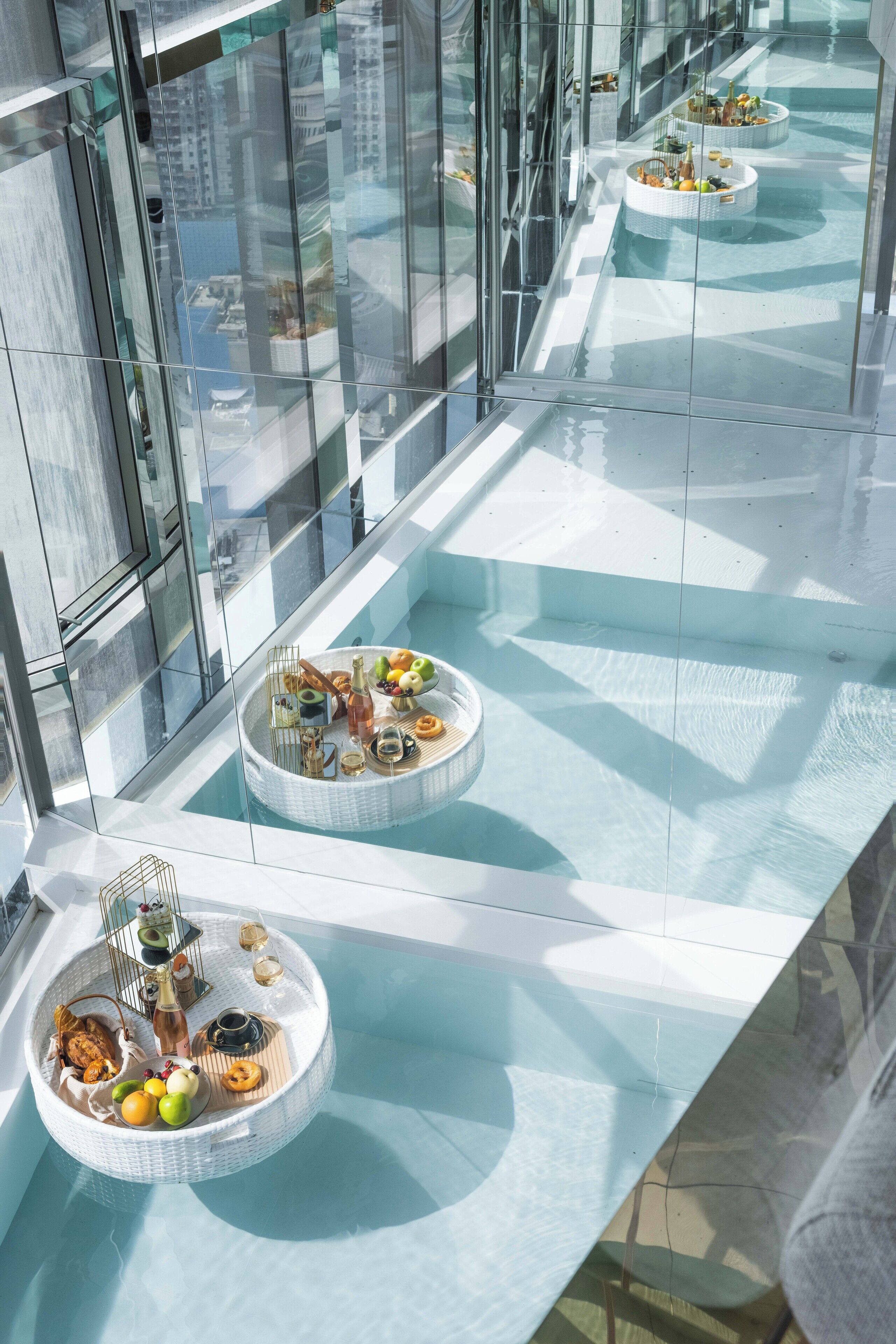 ห้องลักซ์ชัวรี่สวีท, วิวคลอง | ตู้นิรภัยในห้องพัก, โต๊ะทำงาน, ผ้าม่านกันแสง, เตารีด/โต๊ะรีดผ้า