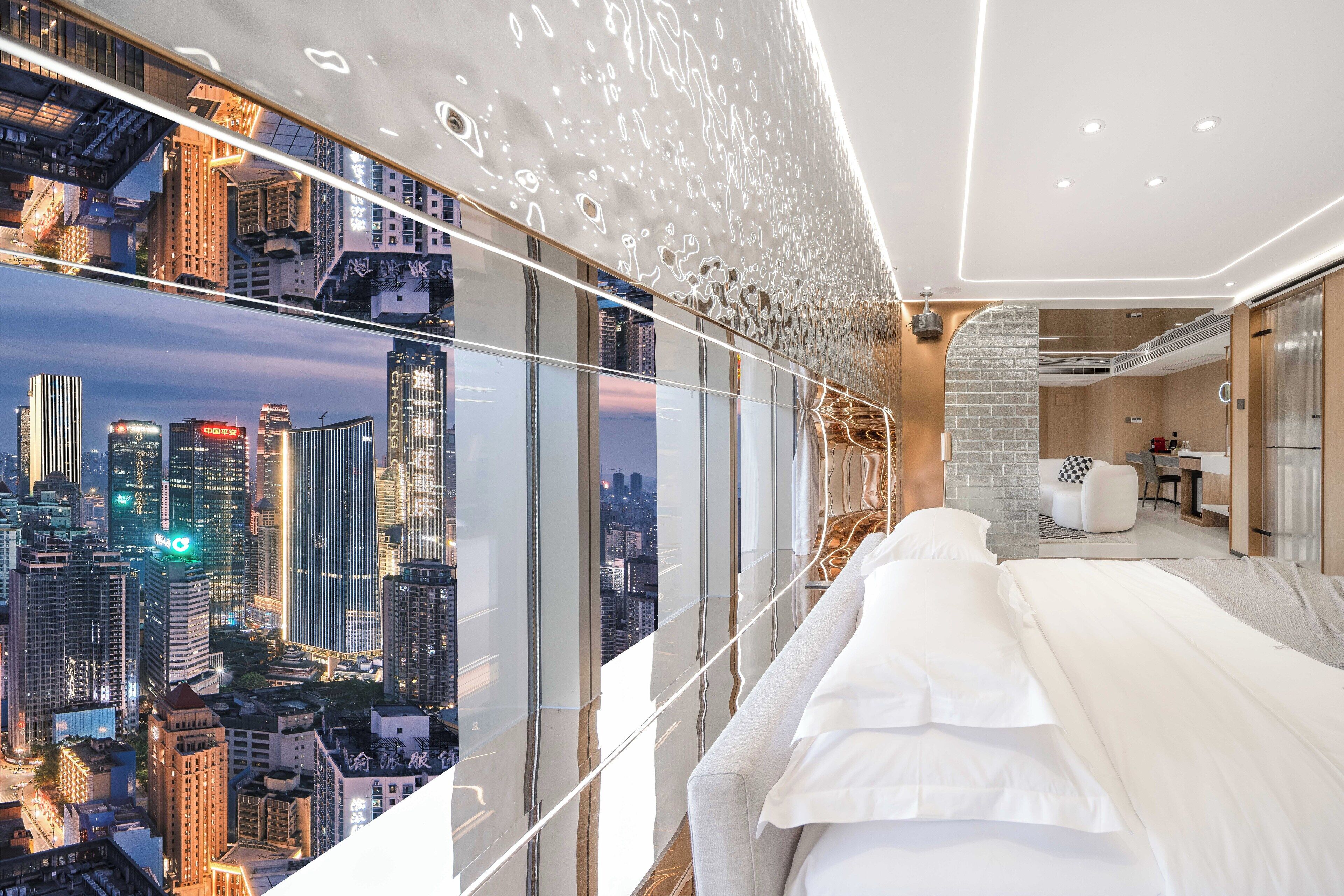 Space Pod -270° Panoramic River Suite | In-room safe, desk, blackout drapes, iron/ironing board