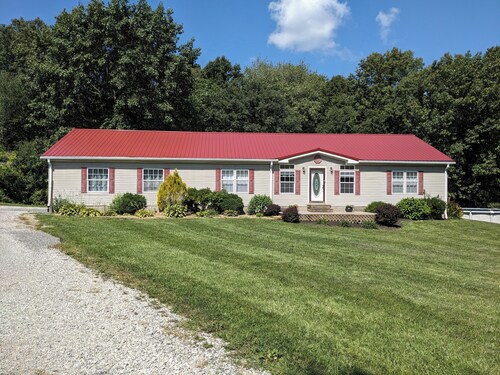 Relax at Woodland Country Lodging, surrounded by the beauty of nature.