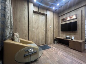 Suite | Free WiFi, bed sheets - Dreamz Lodge (Bengaluru)