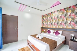 Desk, free WiFi, bed sheets - Hotel Antonio'S (Calangute)