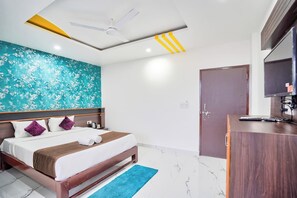 Habitació Deluxe, vistes al mar | Escriptori, wifi gratuïta i roba de llit