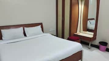 Deluxe Room | Minibar, desk, free WiFi, bed sheets