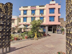 Front of property - Hotel Maharani Resort & Bar near Jaipur Airport (Jaipur)
