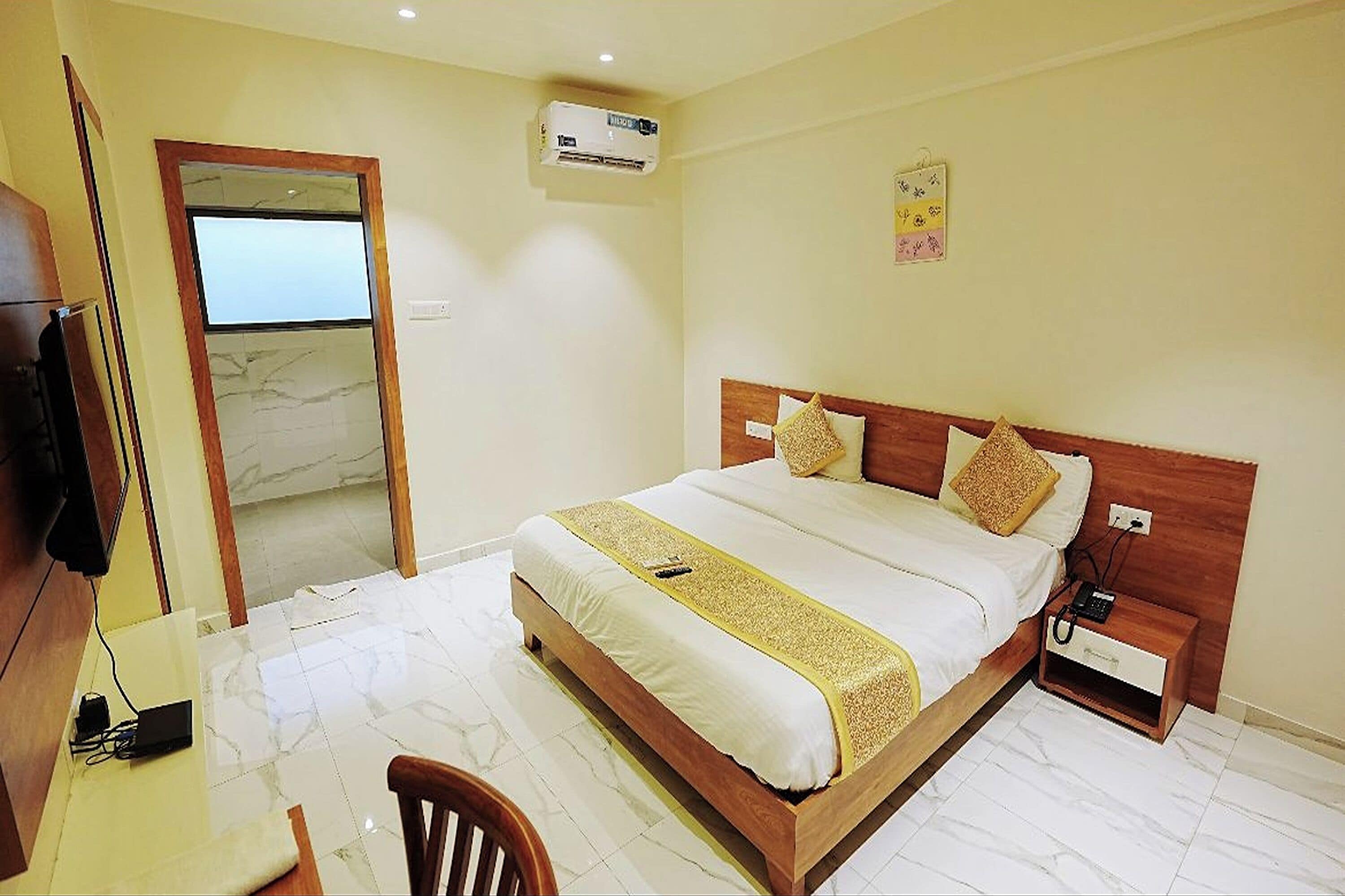 Deluxe Double Room, Bathtub | Free WiFi, bed sheets