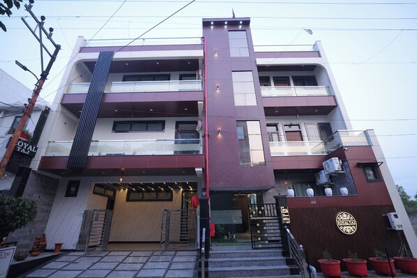 Exterior - Royal Taj Twin Palace near Taj Mahal (Agra)