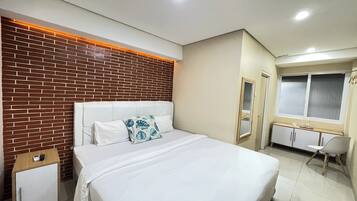 Superior Room | Desk, iron/ironing board, free WiFi, bed sheets