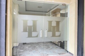 Property entrance - Hotel Lengkong 2 (Bandung)