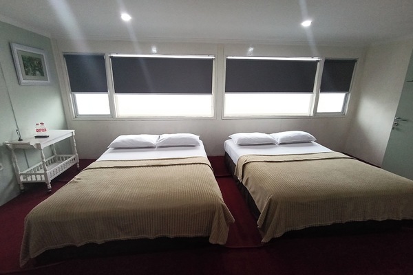 Family Twin Room | Desk, WiFi (free), bed sheets