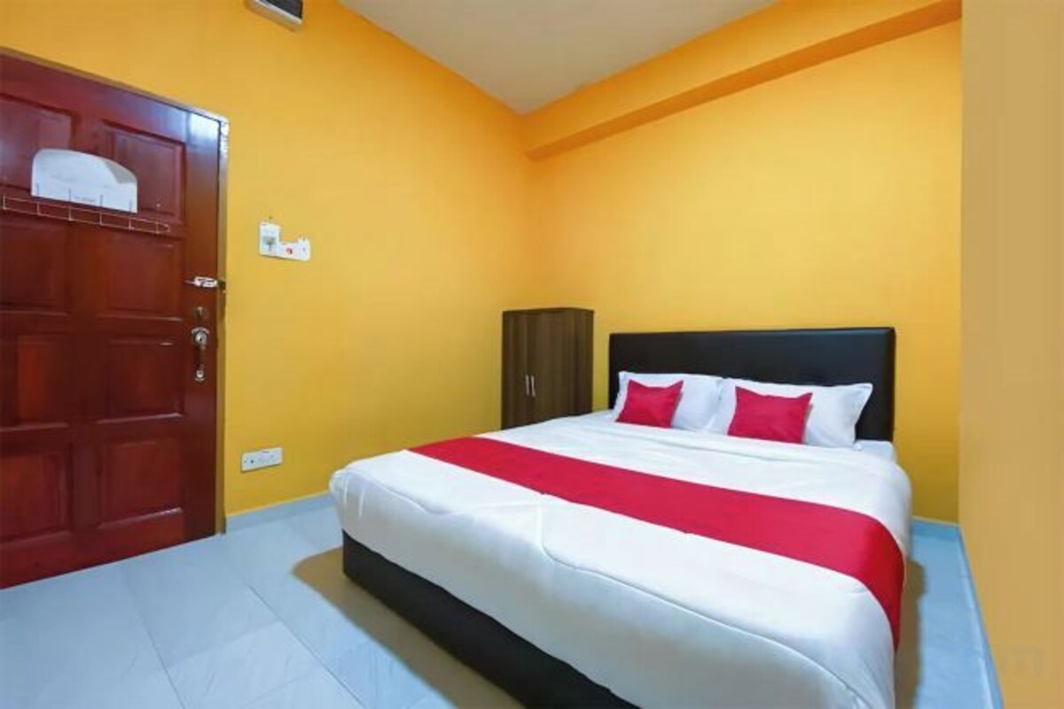 WiFi (free), bed sheets