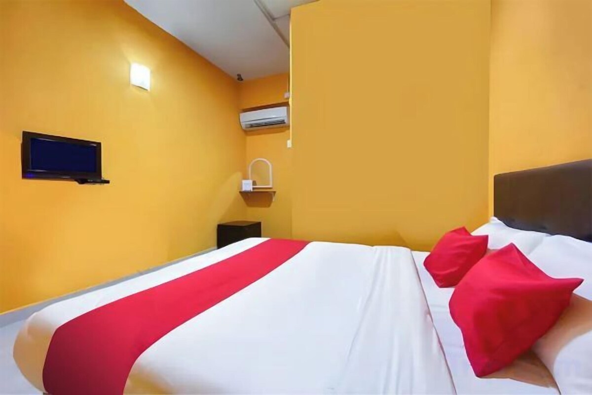 WiFi (free), bed sheets