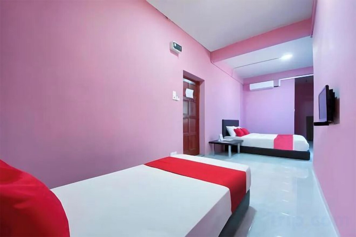 WiFi (free), bed sheets