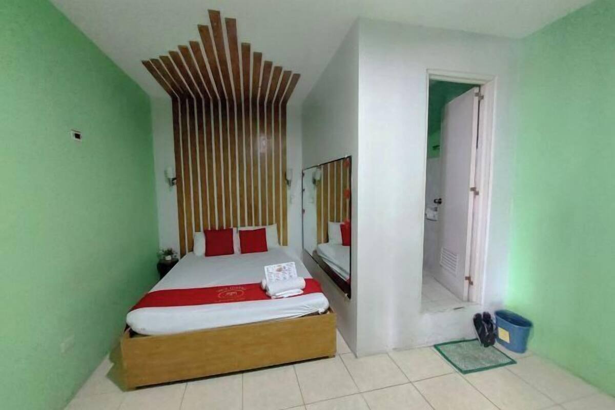 In-room safe, desk, free WiFi, bed sheets