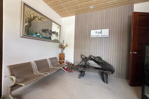 Lobby - Serenity Suites (San Rafael)