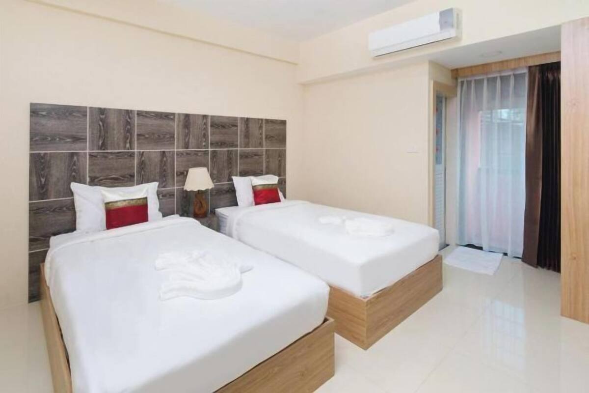 Desk, WiFi (free), bed sheets