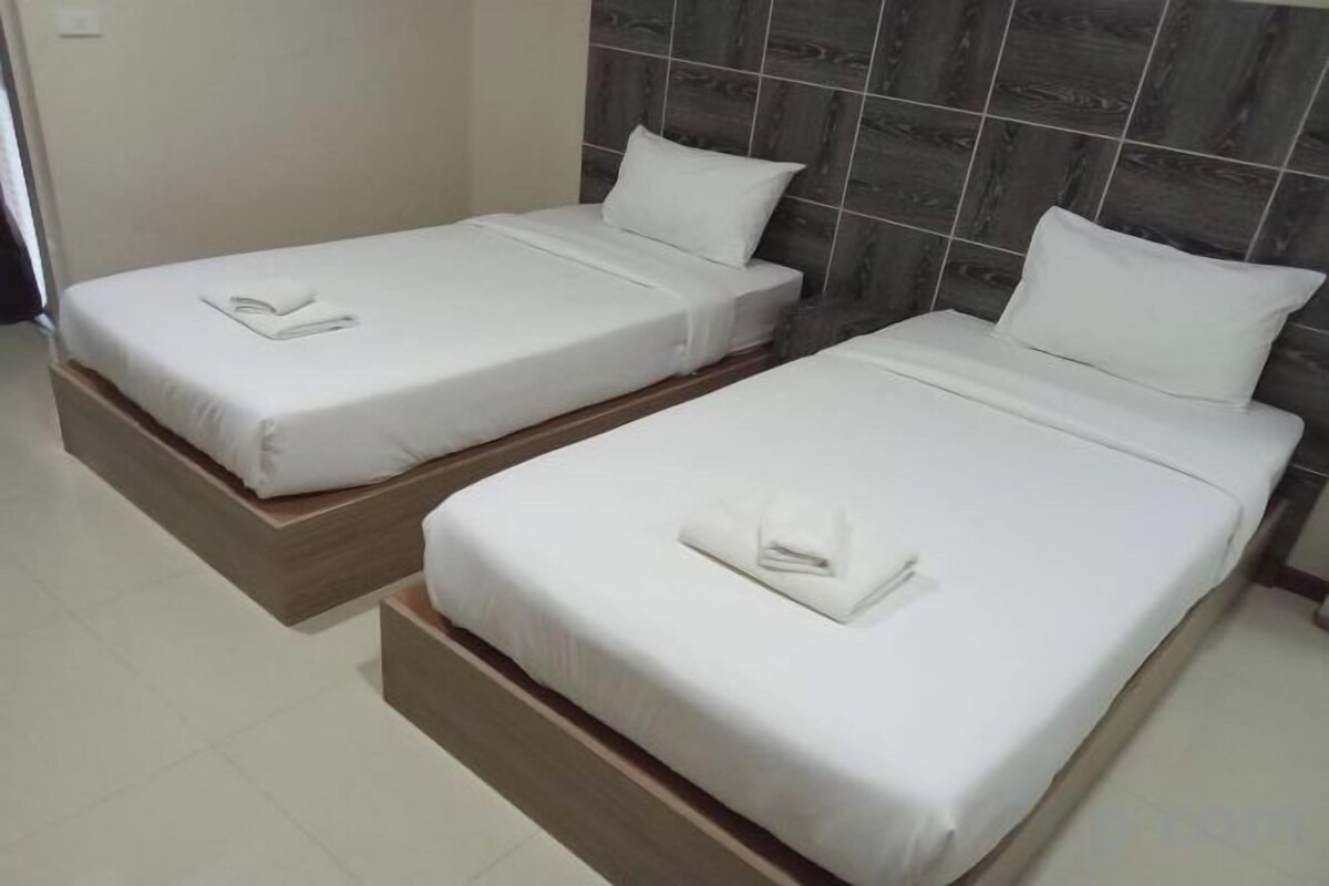Desk, WiFi (free), bed sheets