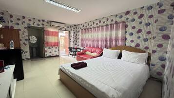 Standard Double Room | 1 bedroom, desk, iron/ironing board, free WiFi