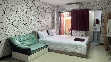 Habitación estándar doble | Escritorio, tabla de planchar con plancha, wifi gratis