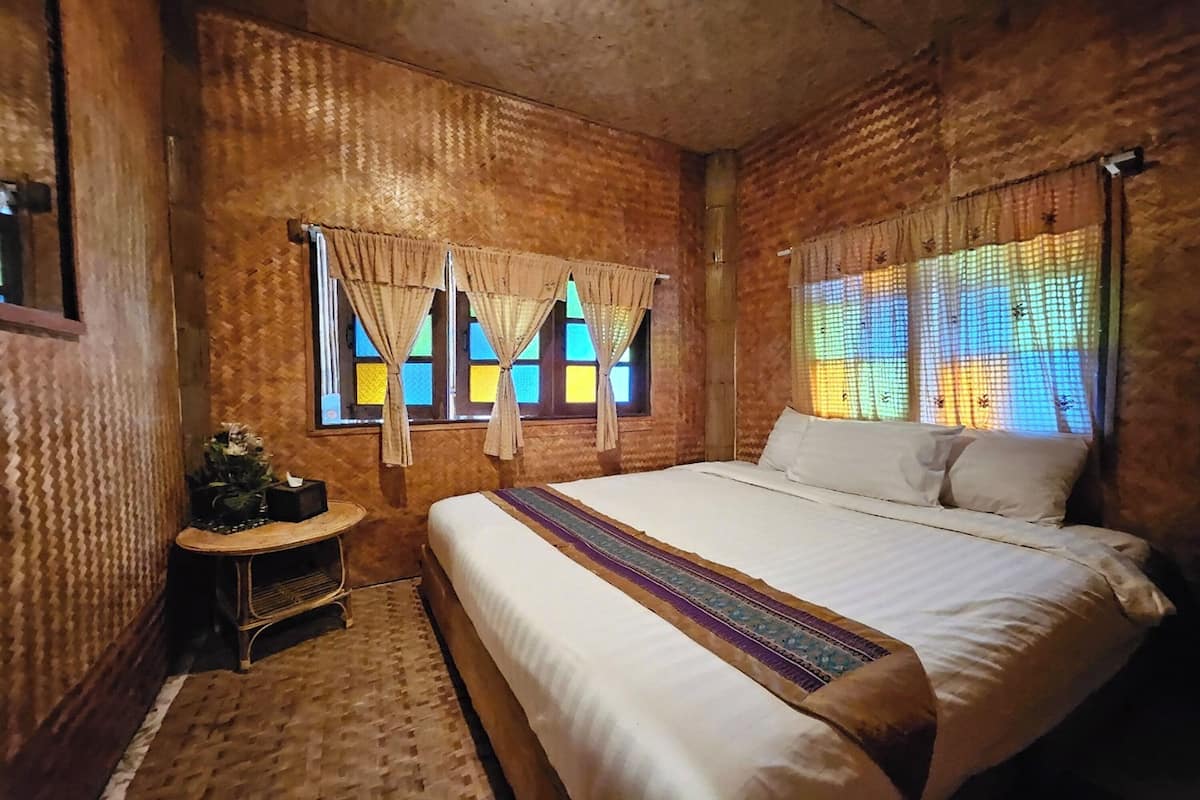 Standard Double Room | Free WiFi, bed sheets