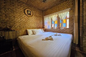 Deluxe Double Room | Free WiFi, bed sheets - Mae Mae Home (Chiang Dao)