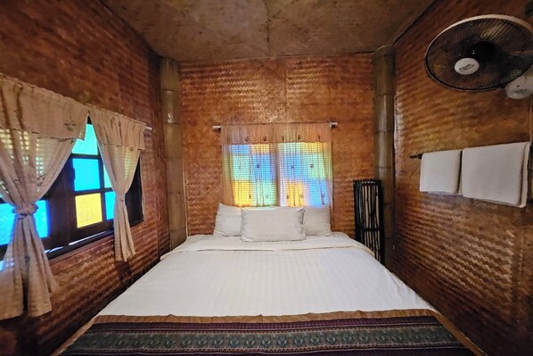 Standard Double Room | Free WiFi, bed sheets