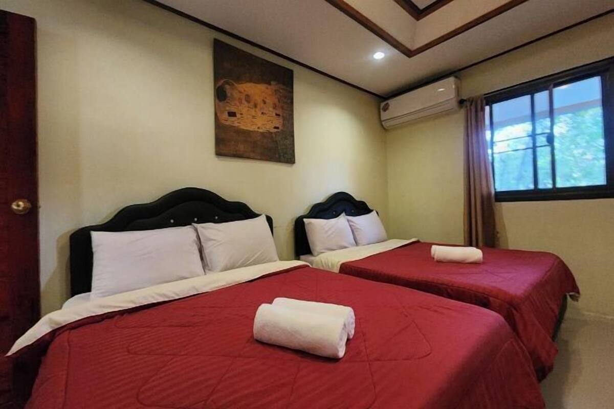 Escritorio, wifi gratis y ropa de cama