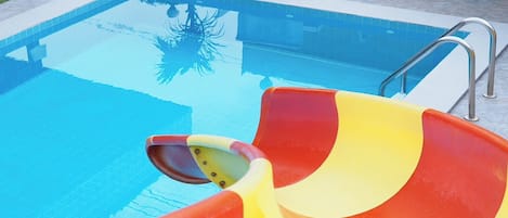 Außenpool, Sonnenschirme