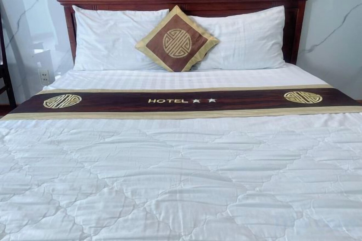 WiFi (free), bed sheets