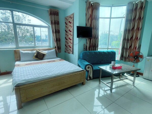 Free WiFi, bed sheets