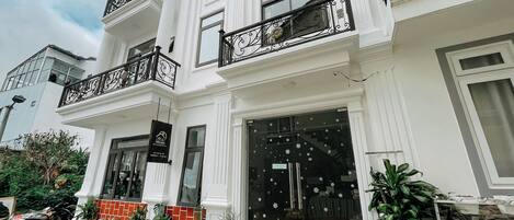 Façana frontal de l'allotjament