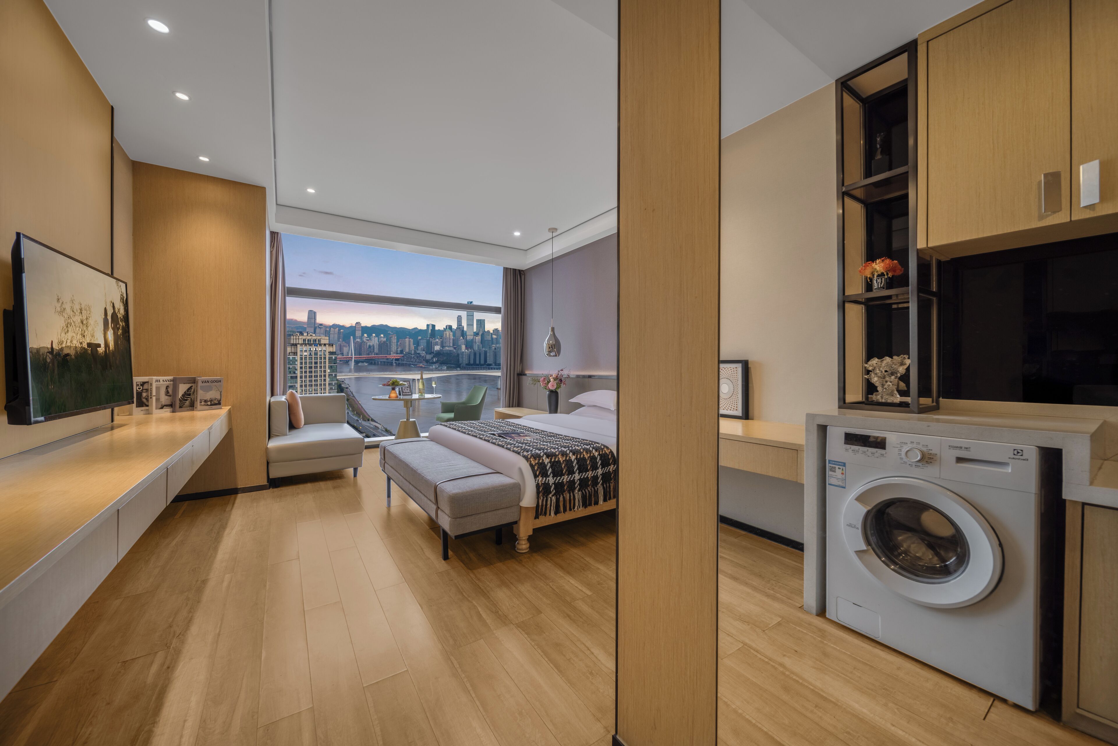 Edredón, escritorio, espacio para trabajar con laptop y wifi gratis 