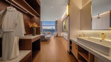 Habitación doble urbana | 1 habitación, edredón, escritorio y espacio para trabajar con laptop