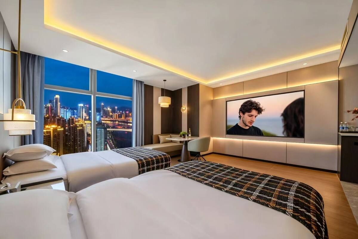 Down duvets, desk, laptop workspace, free WiFi