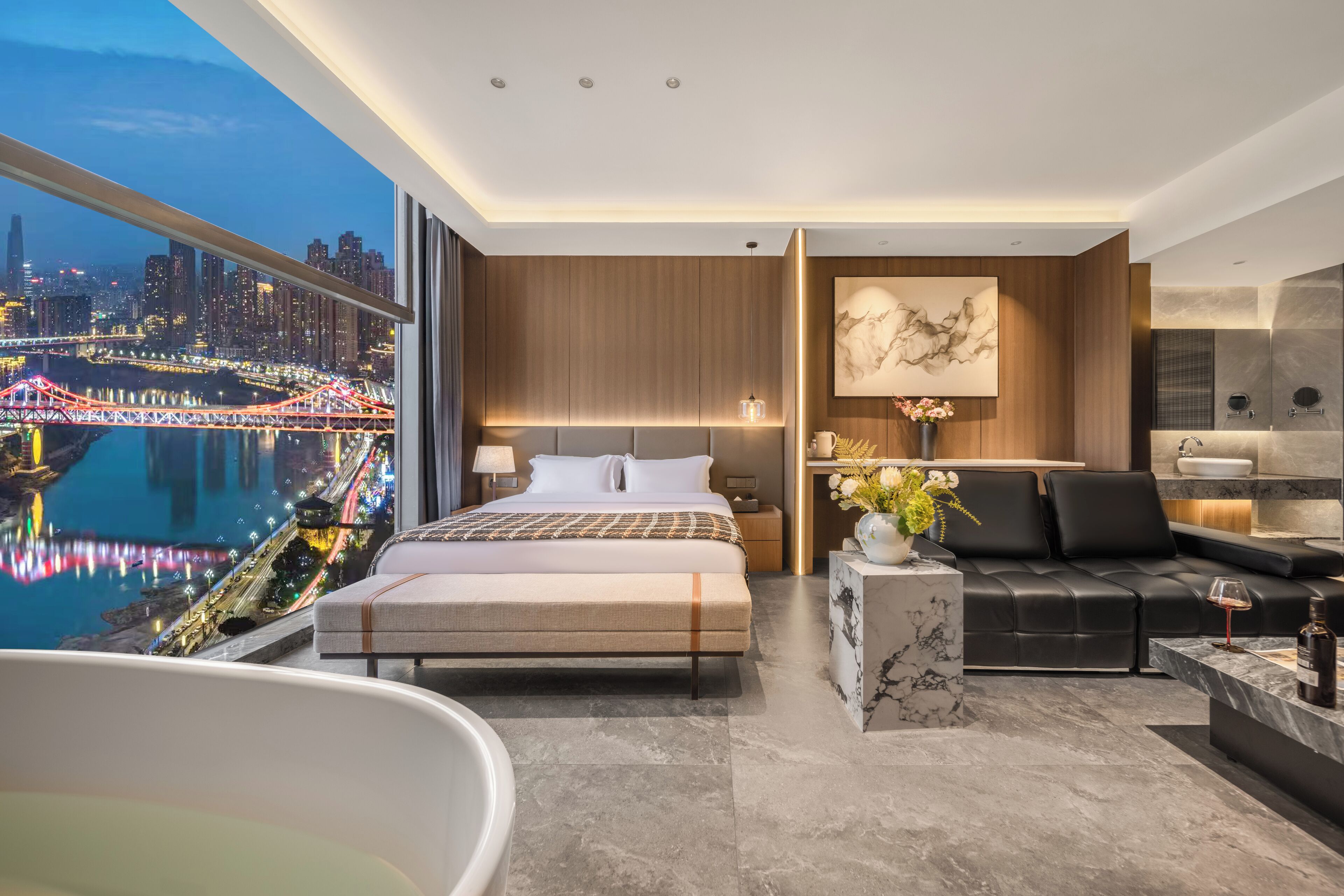 Suíte conforto | Edredons de pluma, escrivaninha, espaço de trabalho para notebook