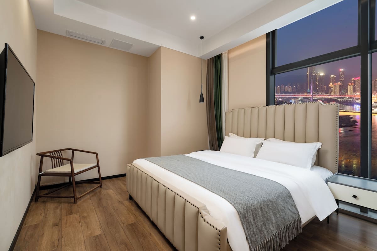 Copriletto in piuma, una scrivania, postazione laptop, Wi-Fi gratuito