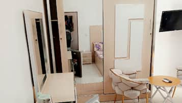 1 habitación, tabla de planchar con plancha, wifi y ropa de cama