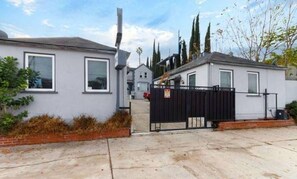 Exterior - Unfurnished Cozy Studio Apartment in Studio City (Studio City)