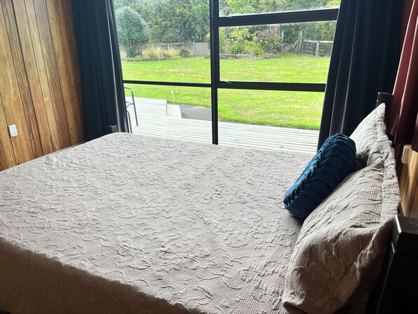 3 bedrooms, bed sheets